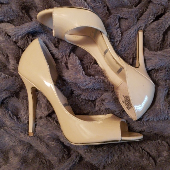 Nude Elle Peep Toe Pumps - Picture 3 of 3
